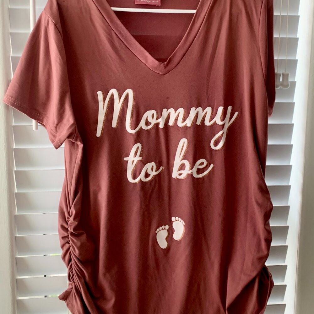 Maternity Mommy to Be footprint Shirt, Pink